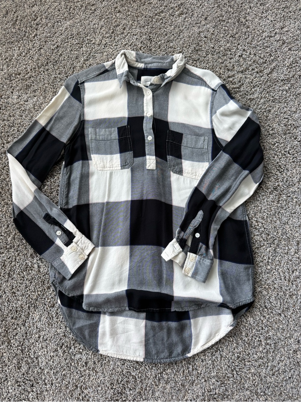 Black & White Plaid Long-Sleeve women’s tunic Shirt